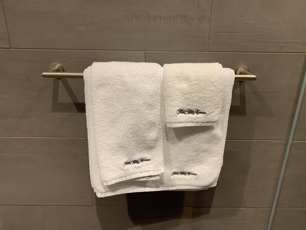 Shower suite United's Polaris Lounge LAX
