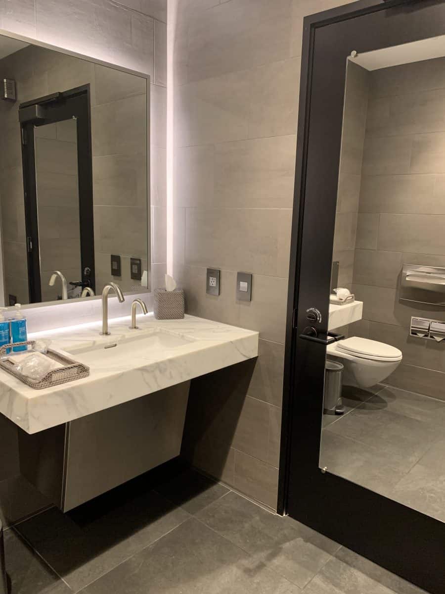 Shower suite United's Polaris Lounge LAX