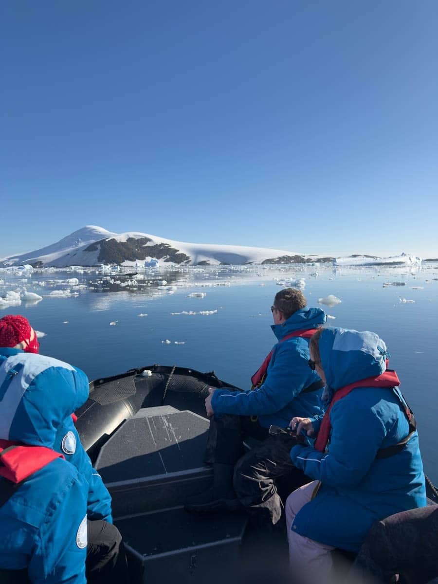 Guide to Antarctica Expedition on the Ocean Albatros